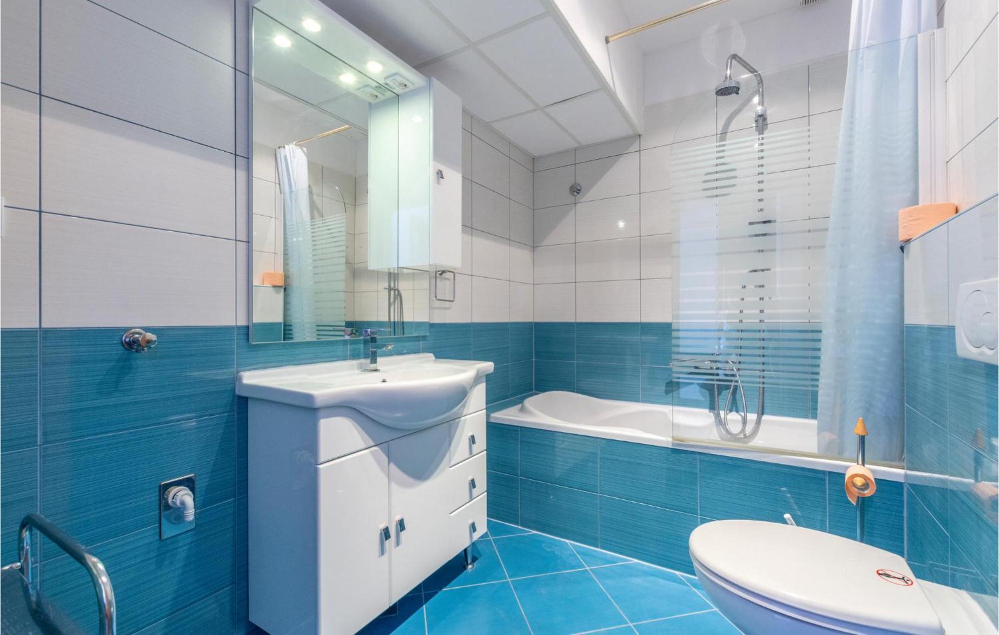 1 Bedroom Gorgeous Apartment In Jesenice Ngoại thất bức ảnh