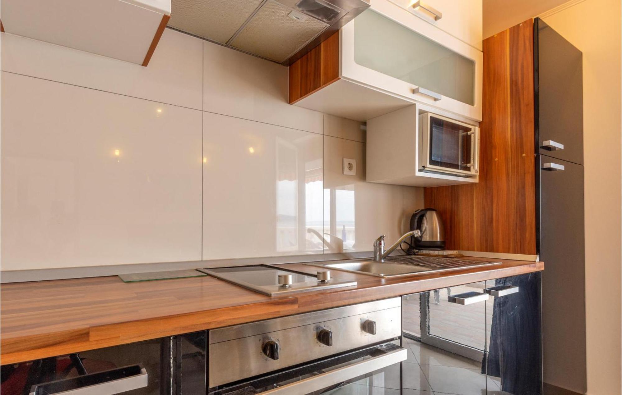 1 Bedroom Gorgeous Apartment In Jesenice Ngoại thất bức ảnh