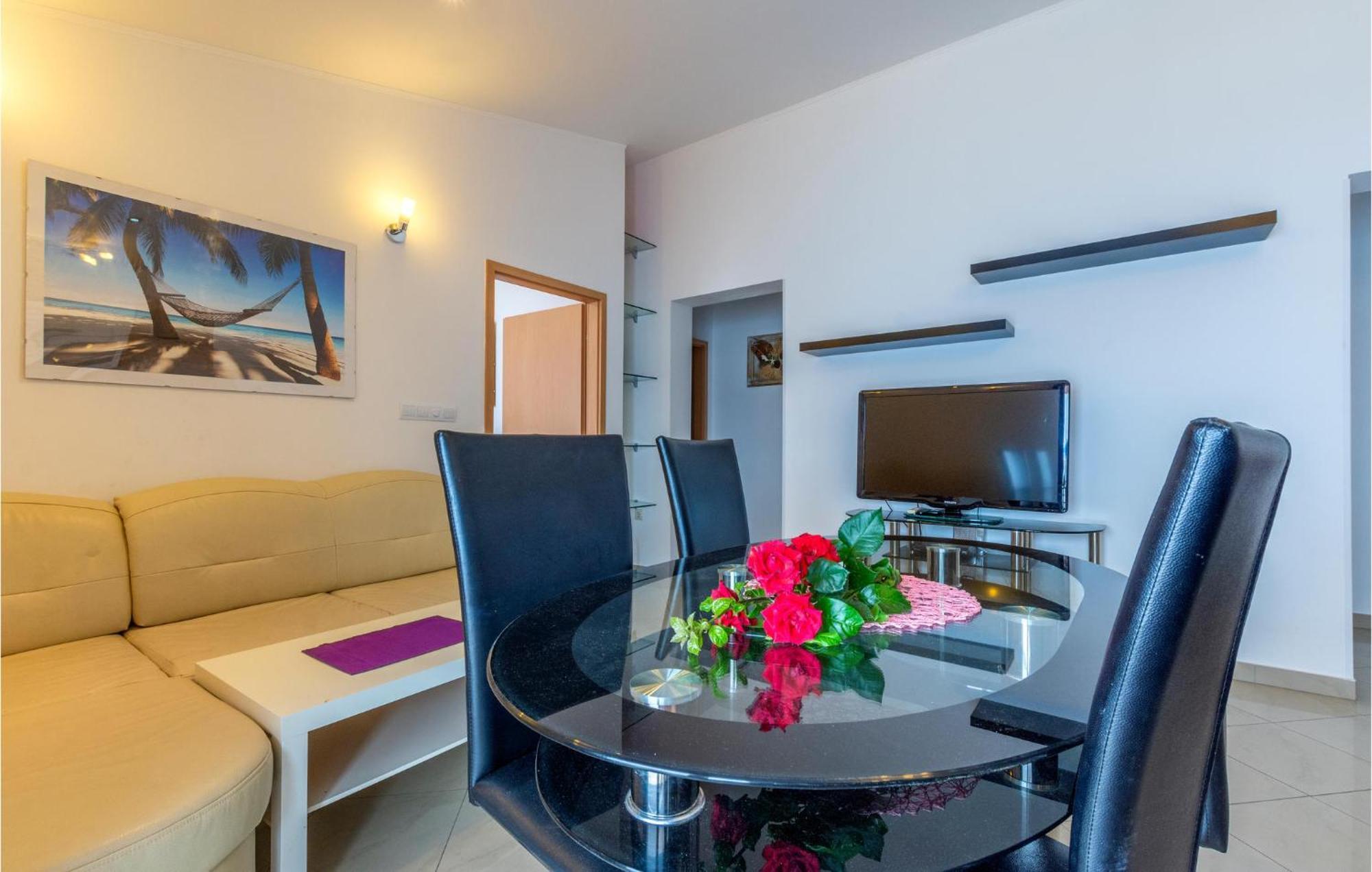 1 Bedroom Gorgeous Apartment In Jesenice Ngoại thất bức ảnh